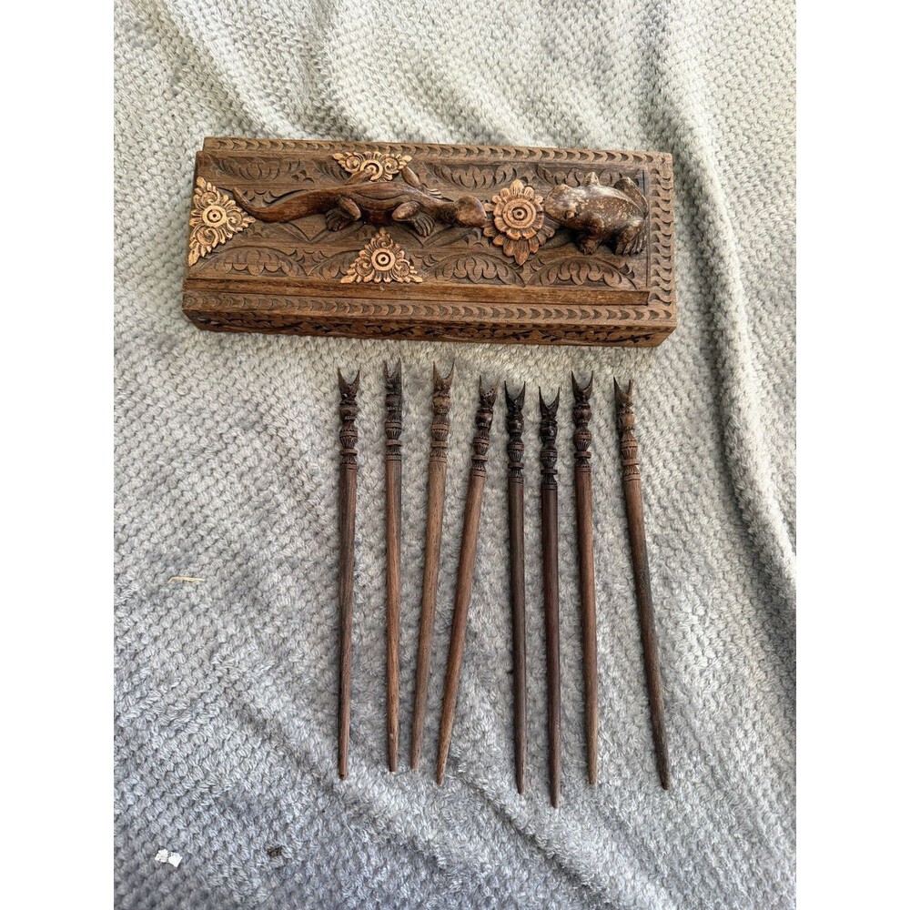 Vintage Hand Carved Wood Box with Chopsticks Lizard and Frog Set of 8 Sticks - Picture 13 of 15